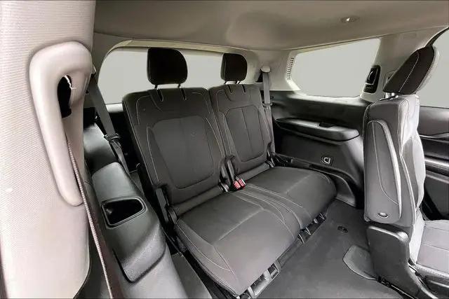 2023 Jeep Grand Cherokee L Laredo 4x2