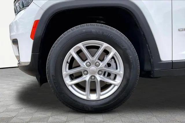 2023 Jeep Grand Cherokee L Laredo 4x2
