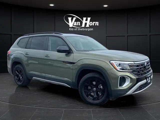2024 Volkswagen Atlas 2.0T Peak Edition SE w/Technology for sale in Sheboygan, WI