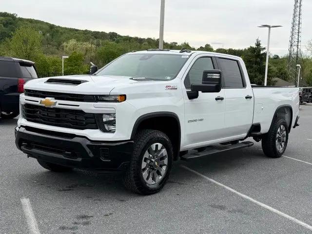 2026 Chevrolet Silverado 2500HD Crew Cab, Long Bed, Custom, 4WD