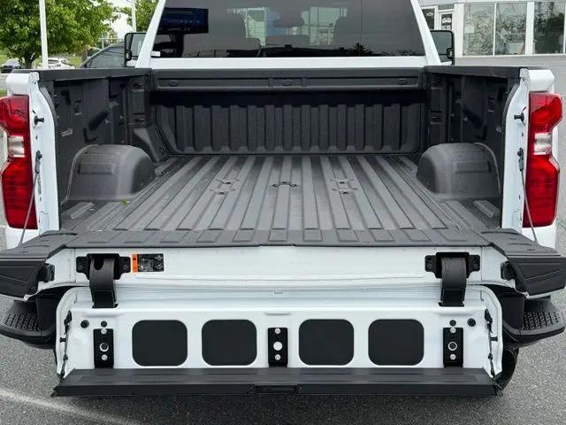 2026 Chevrolet Silverado 2500HD Crew Cab, Long Bed, Custom, 4WD