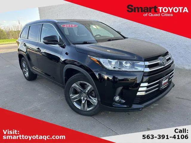 2019 Toyota Highlander Limited Platinum for sale in Davenport, IA