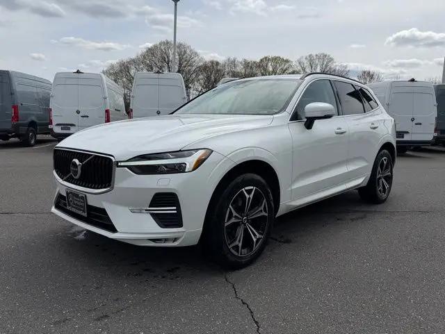 2022 Volvo XC60 B5 Momentum