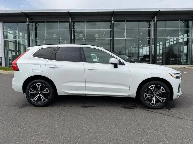 2022 Volvo XC60 B5 Momentum