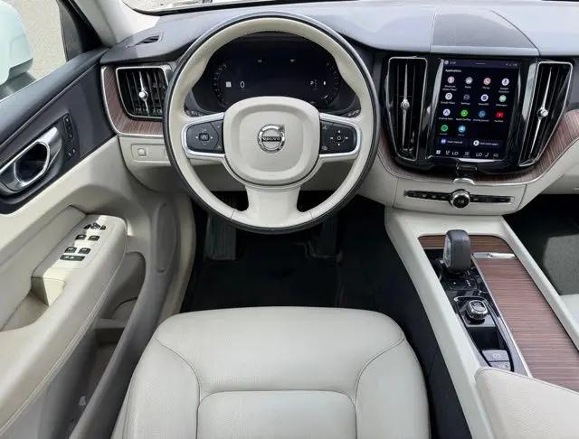 2022 Volvo XC60 B5 Momentum