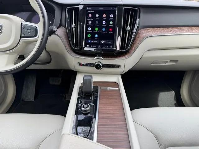 2022 Volvo XC60 B5 Momentum