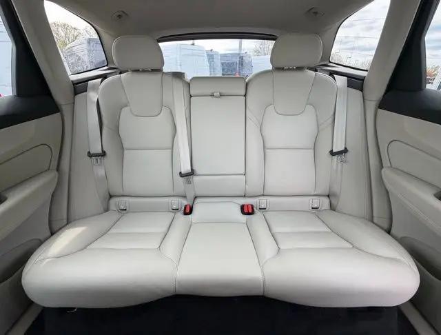 2022 Volvo XC60 B5 Momentum