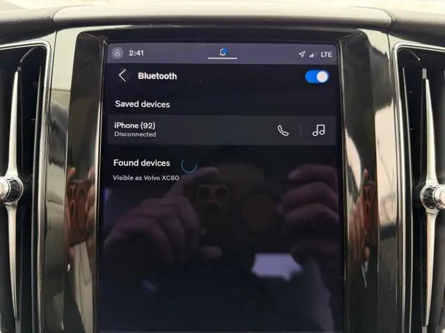 2022 Volvo XC60 B5 Momentum