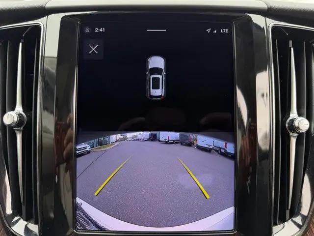 2022 Volvo XC60 B5 Momentum