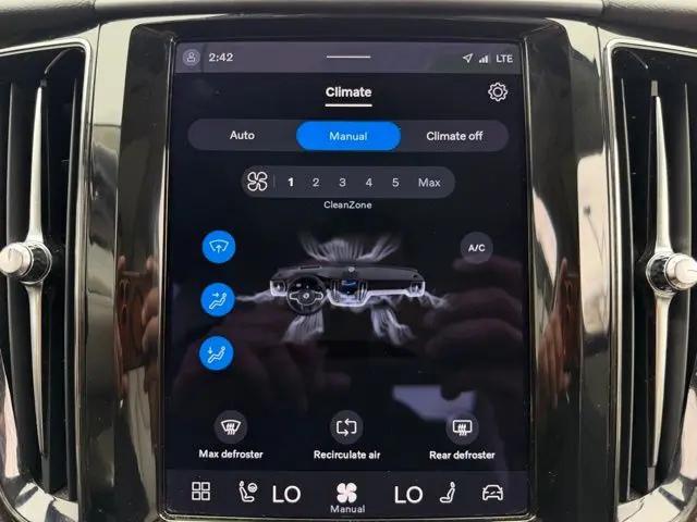 2022 Volvo XC60 B5 Momentum