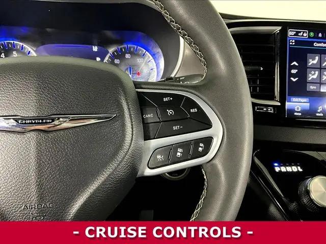 2025 Chrysler Pacifica Select