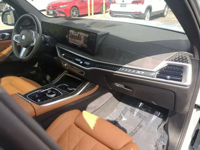 2025 BMW X7 xDrive40i