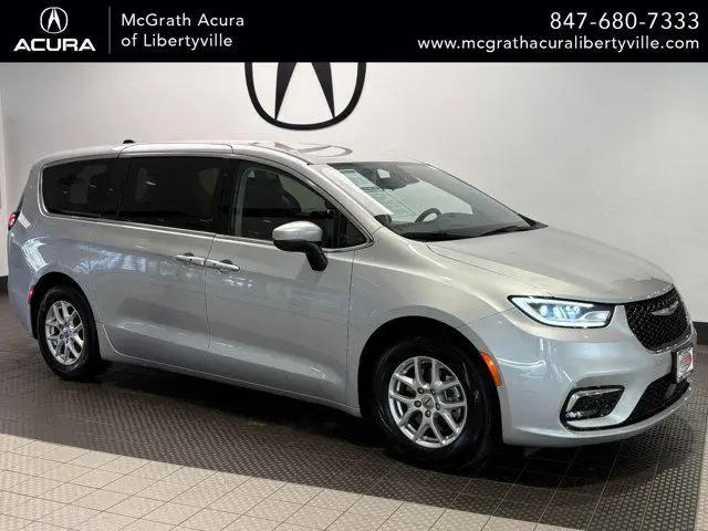 2023 Chrysler Pacifica Touring L for sale in Libertyville, IL