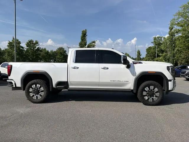 2024 GMC Sierra 2500HD 4WD Crew Cab Standard Bed Denali