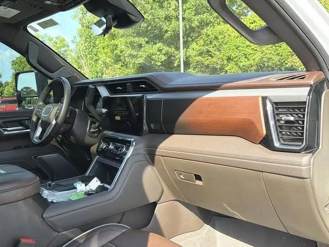 2024 GMC Sierra 2500HD 4WD Crew Cab Standard Bed Denali