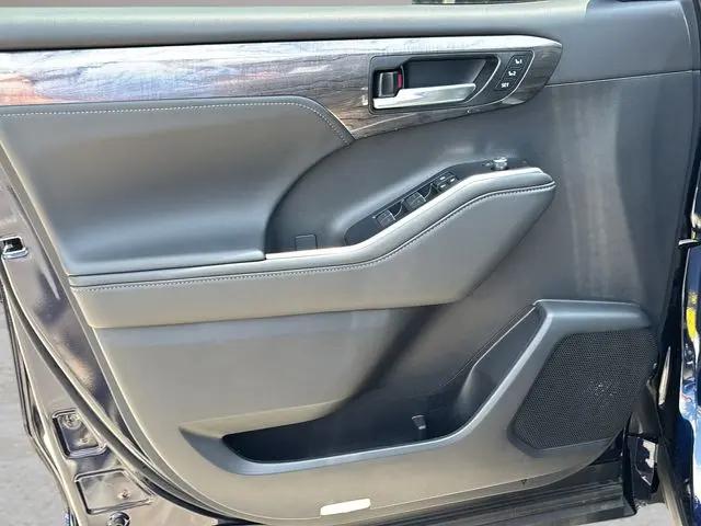2026 Toyota Highlander Hybrid Limited
