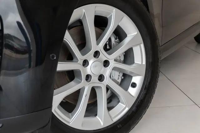 2025 Land Rover Range Rover Sport P360 SE