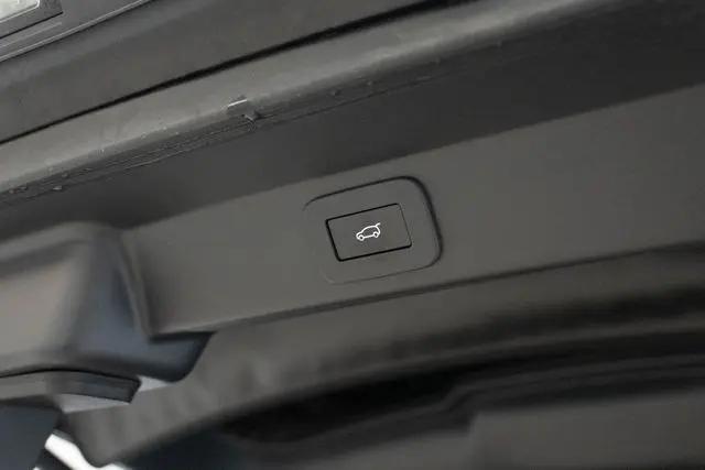 2025 Land Rover Range Rover Sport P360 SE