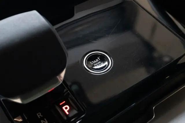 2025 Land Rover Range Rover Sport P360 SE