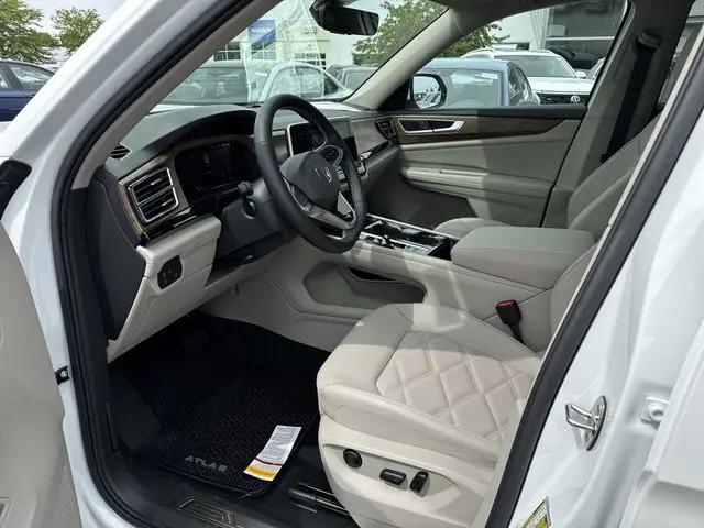 2026 Volkswagen Atlas SE with Technology