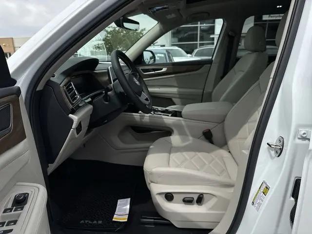 2026 Volkswagen Atlas SE with Technology