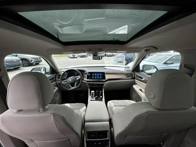 2026 Volkswagen Atlas SE with Technology