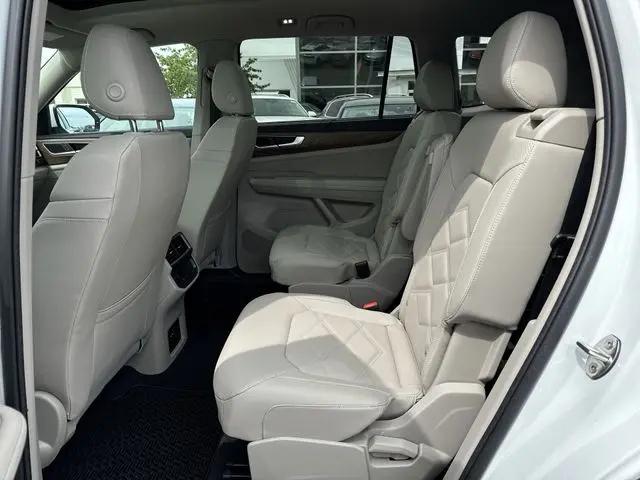 2026 Volkswagen Atlas SE with Technology