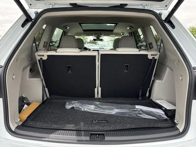 2026 Volkswagen Atlas SE with Technology