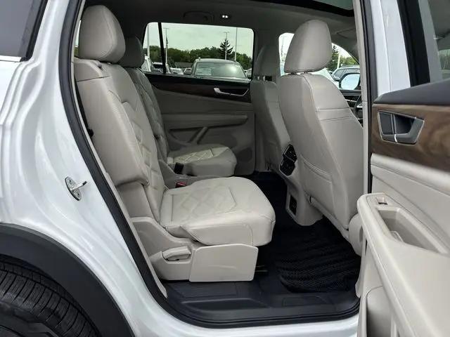 2026 Volkswagen Atlas SE with Technology