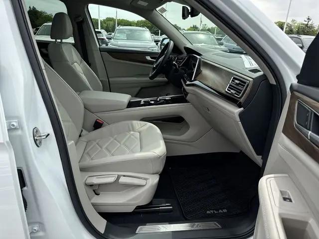 2026 Volkswagen Atlas SE with Technology