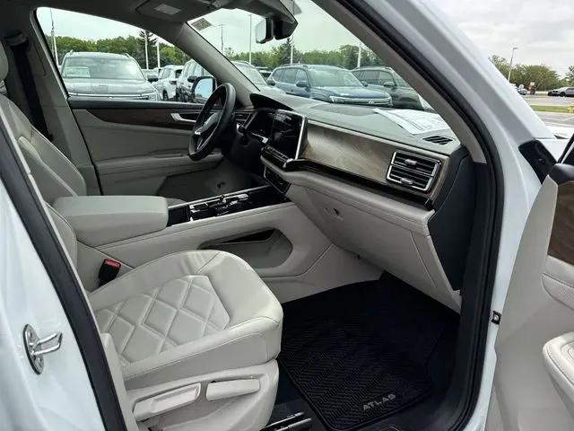 2026 Volkswagen Atlas SE with Technology