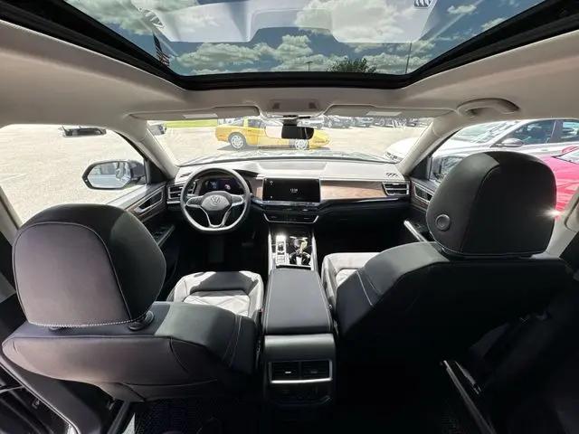 2026 Volkswagen Atlas SE with Technology