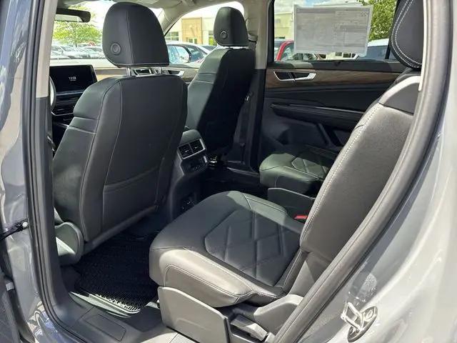 2026 Volkswagen Atlas SE with Technology