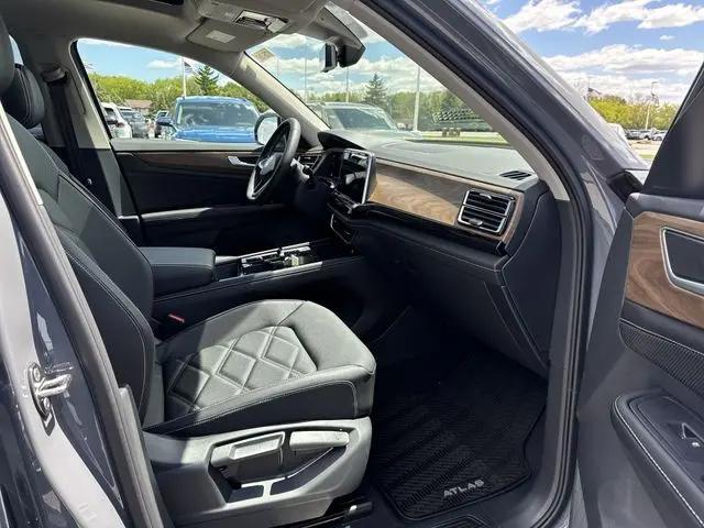 2026 Volkswagen Atlas SE with Technology