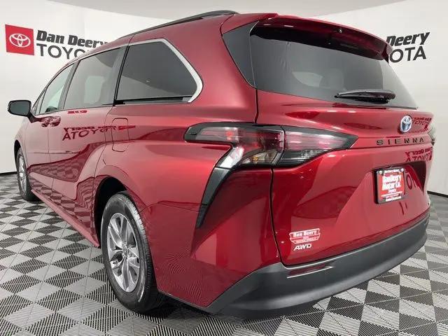 2024 Toyota Sienna LE