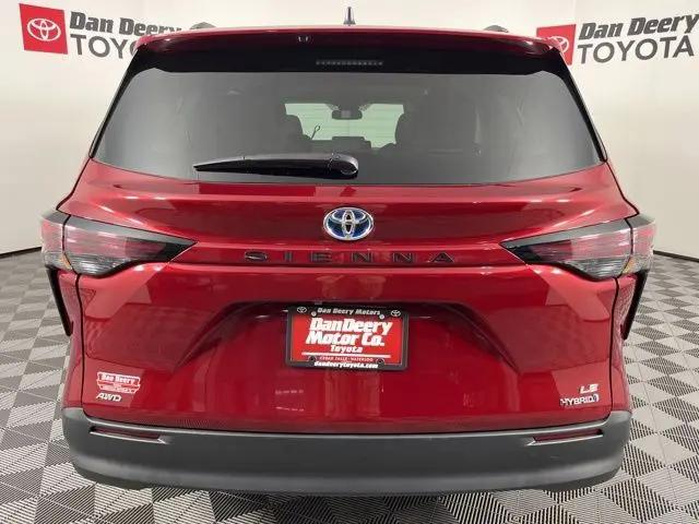 2024 Toyota Sienna LE