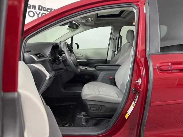 2024 Toyota Sienna LE