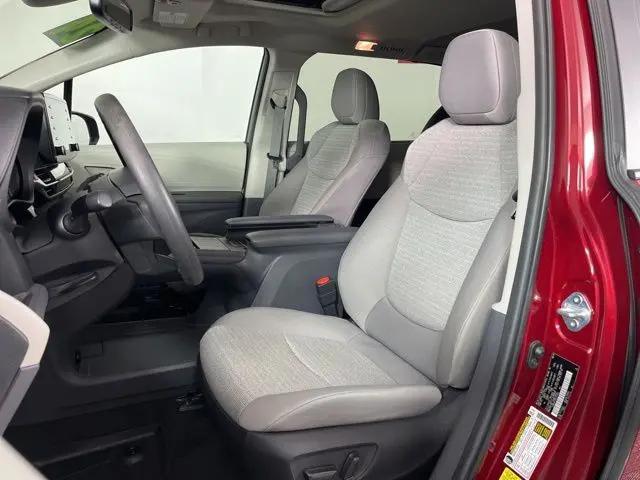 2024 Toyota Sienna LE