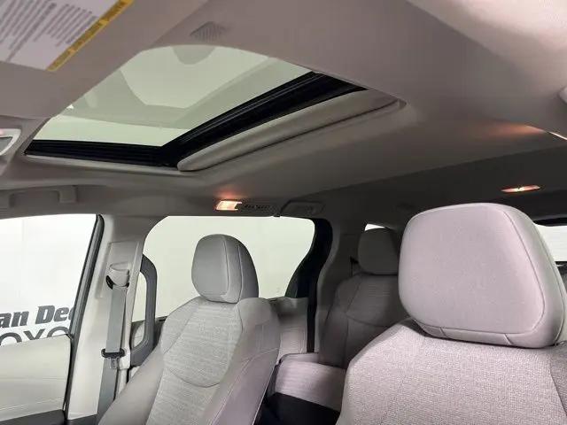 2024 Toyota Sienna LE