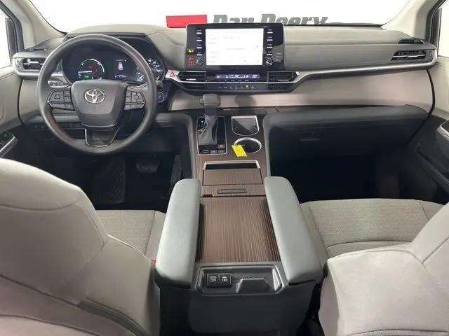 2024 Toyota Sienna LE