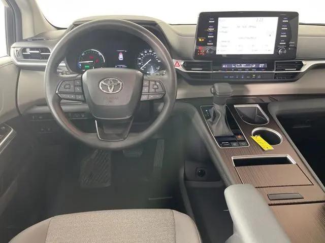 2024 Toyota Sienna LE