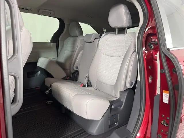 2024 Toyota Sienna LE