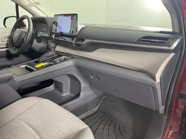 2024 Toyota Sienna LE