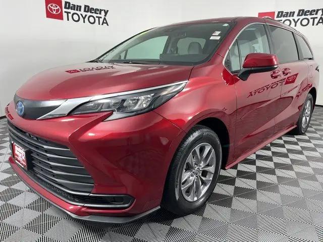 2024 Toyota Sienna LE