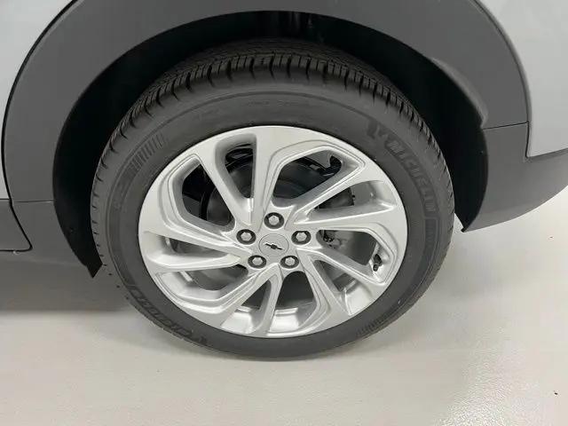 2027 Chevrolet Bolt LT FWD