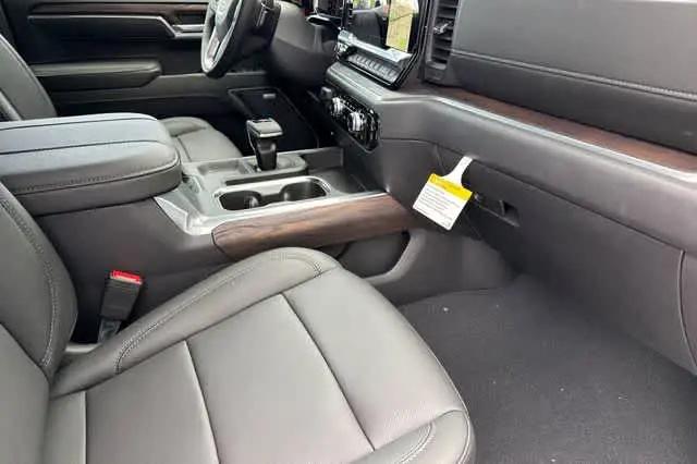 2026 GMC Sierra 1500 Crew Cab, Short Bed, SLT, 4WD
