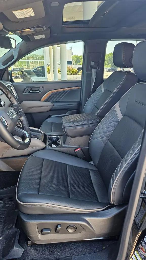 2024 GMC Canyon 4WD Denali
