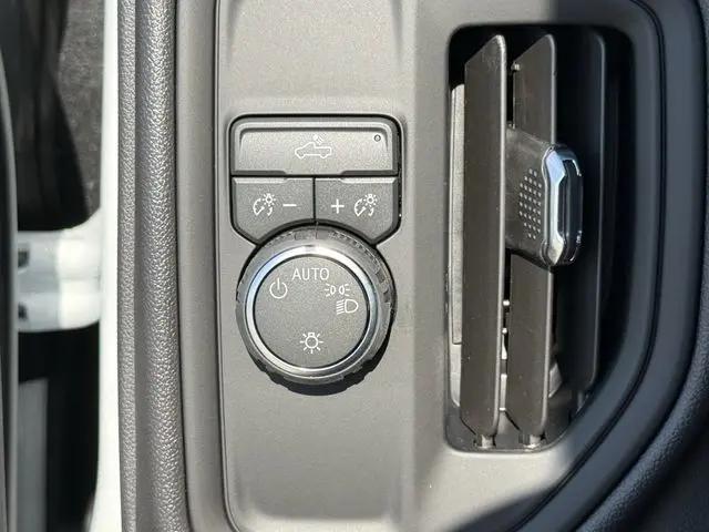 2026 Chevrolet Silverado 1500 2WD Crew Cab Short Bed Custom