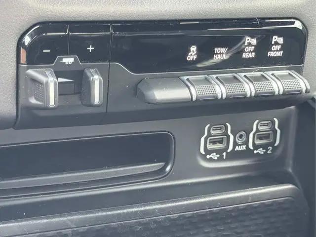 2021 Ram 1500 Big Horn Crew Cab 4x4 5'7" Box