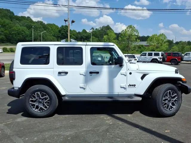 2026 Jeep Wrangler 4-Door Sahara 4x4